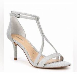 GIANNI BINI “Shaylinn” Strappy Silver Special Occasion Heeled Sandals, Sz 8 EUC
